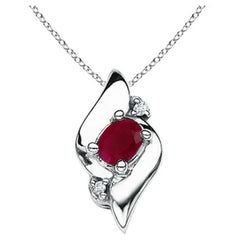 Colgante de Rubí Ovalado Estilo Concha Natural y Diamante en Oro Blanco de 18 K