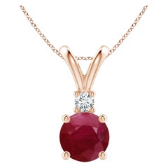 Colgante de rubí redondo natural de 2,1 ct solitario en V con diamante en oro rosa de 14 quilates