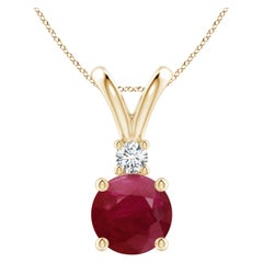Colgante Redondo de Rubí Solitario en V de 3,75 ct con Diamante en Oro Amarillo de 14 quilates