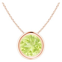 Colgante Solitario de Peridoto Redondo de 1,4 ct en Oro Rosa de 14 quilates con Engaste Biselado Natural