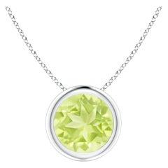 Colgante solitario de peridoto redondo de 1,4 ct en oro blanco de 14 quilates con engaste biselado natural