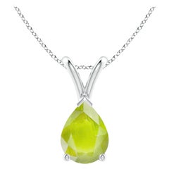 Colgante solitario de peridoto natural en forma de pera en V de 1,1 ct en platino
