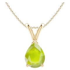 Colgante solitario de peridoto natural en forma de pera en V de 1,1 ct en oro amarillo de 18 quilates