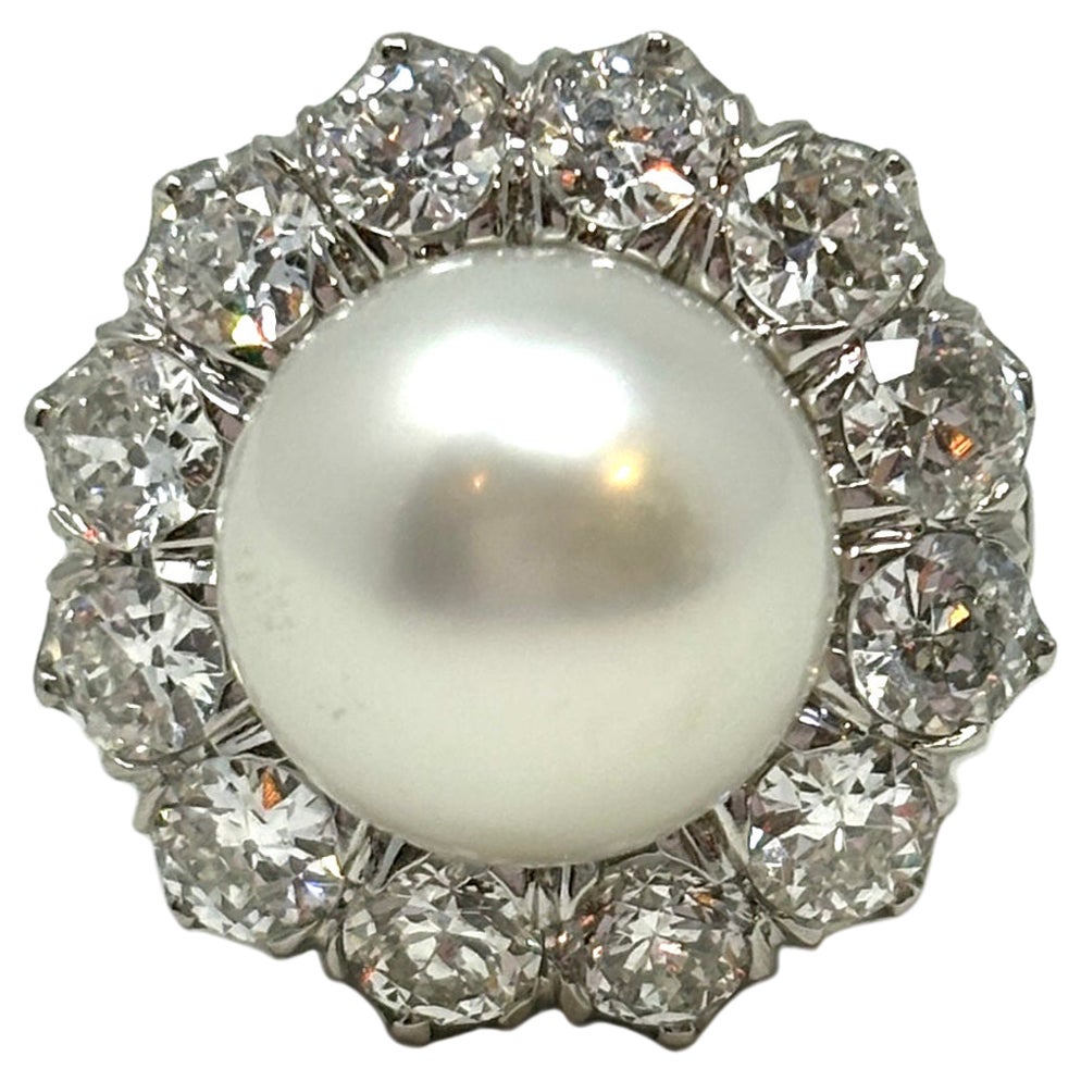 Bague de succession en or blanc 14 carats avec perles des mers du Sud et diamants, c. 1950 en vente