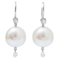 Pendientes colgantes de perlas de mar del sur de 15 mm, diamantes en briolé, diamantes y platino.