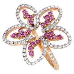Casato, bague « Dainty Flower » en or jaune 18 carats, diamants 0,60 carat et saphirs