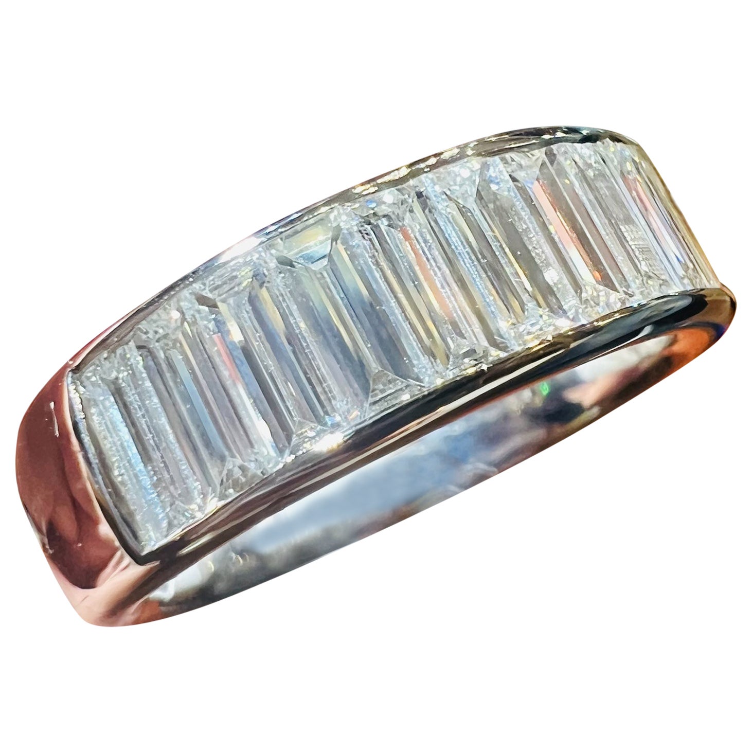 Half wedding band with 1.83 carats of baguette-cut diamonds in 18-ct white gold