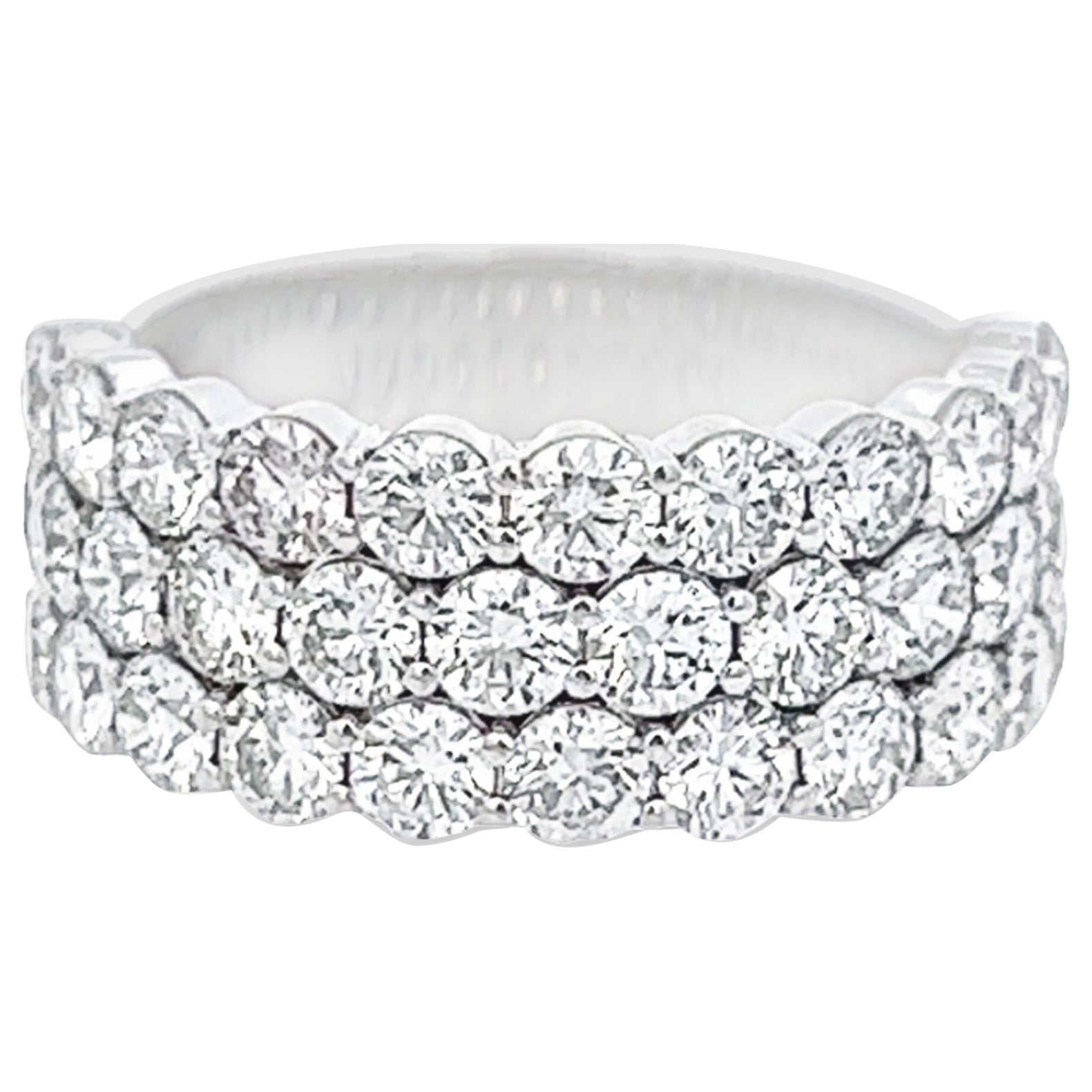 Alexander Beverly Hills Anillo de media eternidad de tres filas de diamantes redondos de 2,73 ct 18k
