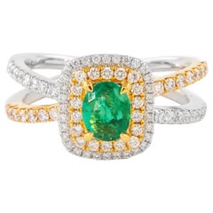 Anillo de Esmeralda y Diamante de 1,05 ct con Halo Oro Blanco y Amarillo