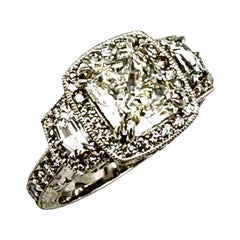 Anello in platino con diamante da 2,01 carati a taglio radiante F/VS1