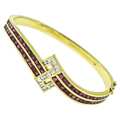 Bangle in oro con diamante da 0,65 carati e rubino da 3,50 carati