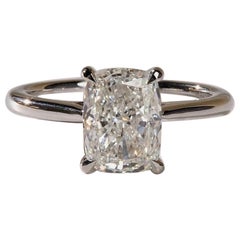 Oro massiccio 14k Anello di fidanzamento con moissanite taglio cuscino allungato da 2 carati.