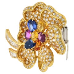 Broche/épingle de designer Adler, fleur en or jaune 18 carats, diamants et saphirs multicolores