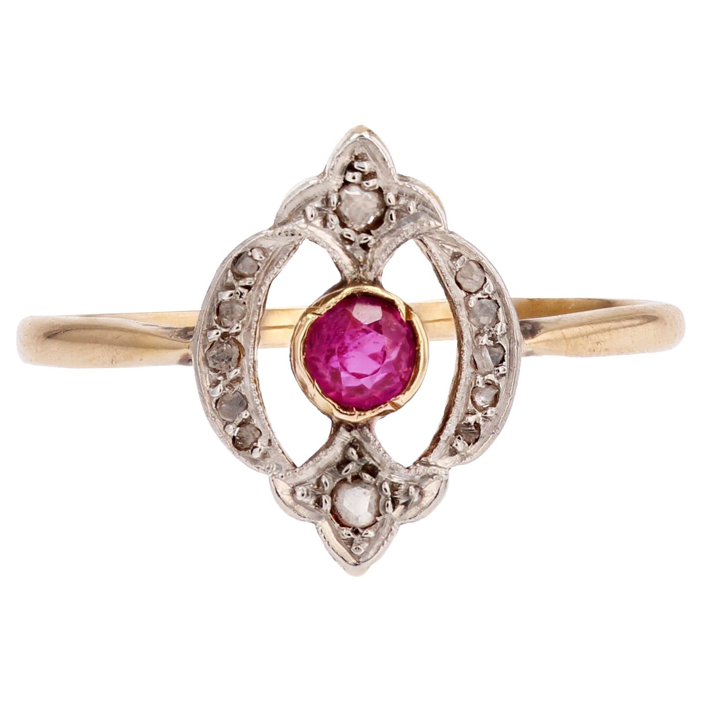 Anillo Francés Siglo XX Rubíes Diamantes Oro Amarillo 18 Kilates