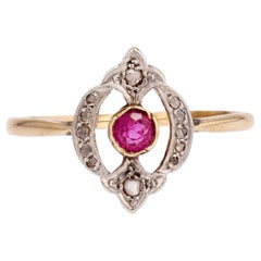 Anillo Francés Siglo XX Rubíes Diamantes Oro Amarillo 18 Kilates