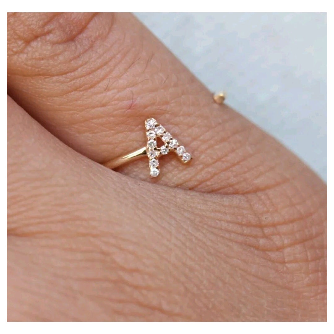Anillo con inicial de diamante Anillo abierto Anillo de oro de 14 quilates con banda alfabética Regalo de cumpleaños Encanto