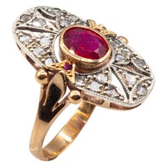 Anello da cocktail in oro giallo con diamante bianco taglio rosa e rubino taglio ovale in stile Art Deco
