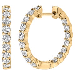 Orecchini a cerchio in oro giallo 14K con diamanti incastonati a forcella da 1,5 ct.