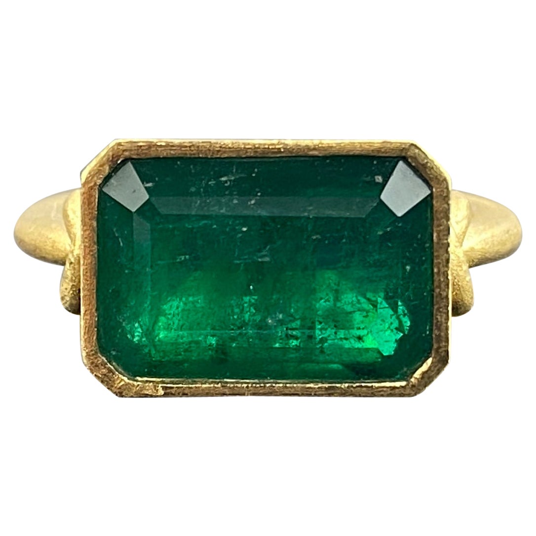 Love Me Knot Vintage - Inspired 18K Yellow Gold 5.19 Car Emerald Engagement Ring For Sale