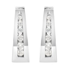 Orecchini a cerchio con diamanti taglio rotondo brillante incastonati a canale in oro bianco 14K 1/4 Cttw