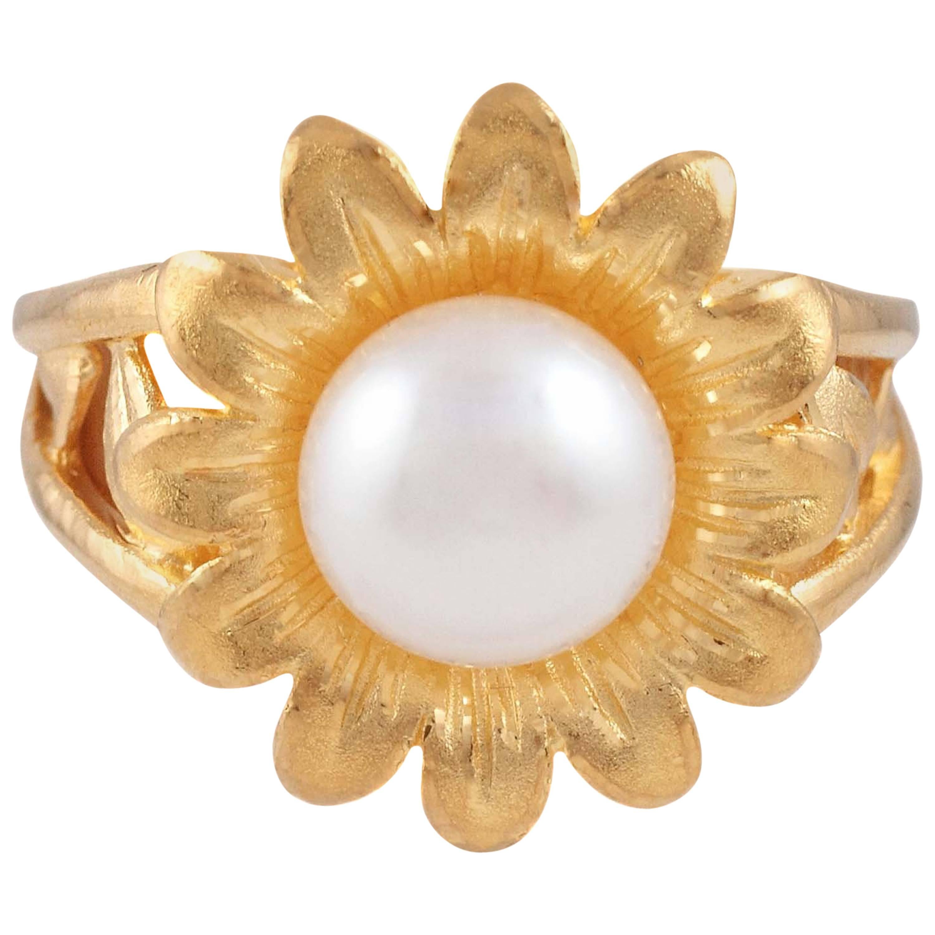 22 karat yellow gold pearl ring
