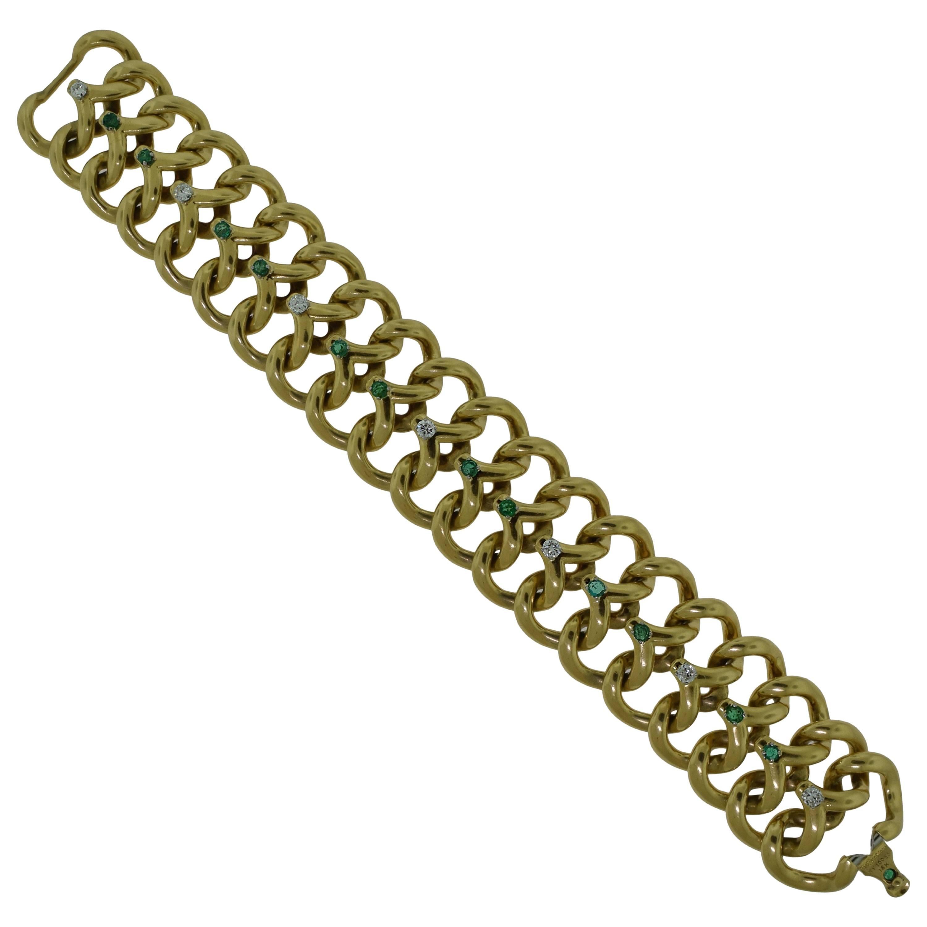 Van Cleef & Arpels Diamond and Emerald Yellow Gold Longchain Bracelet For Sale
