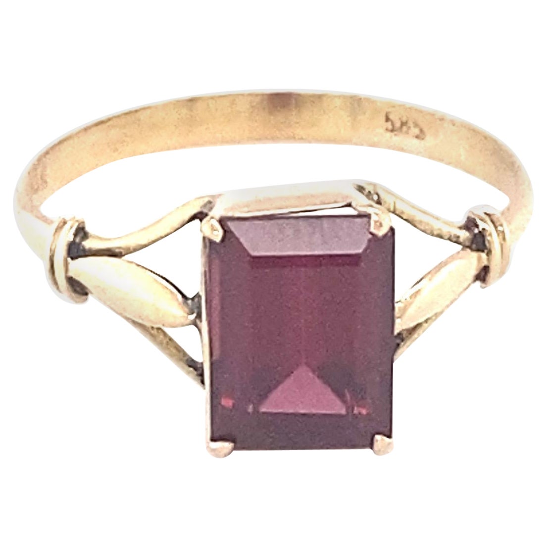 Baguette Cut Garnet Yellow Gold Solitaire Ring For Sale