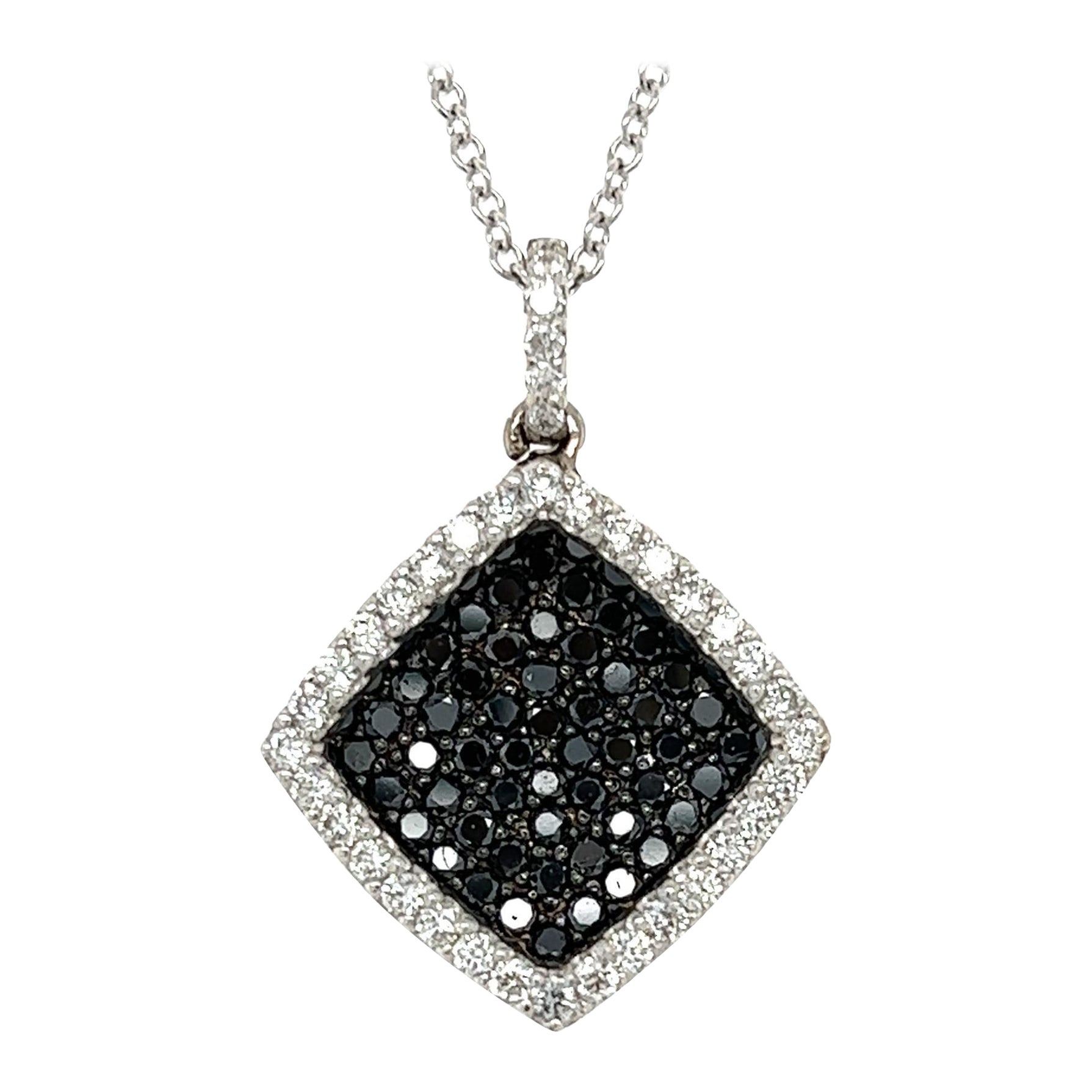 1.27 Carat Black Diamond White Diamond 14 Karat White Gold Chain Necklace For Sale