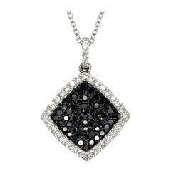 Collier avec chaîne en or blanc 14 carats et diamant noir de 1,27 carat