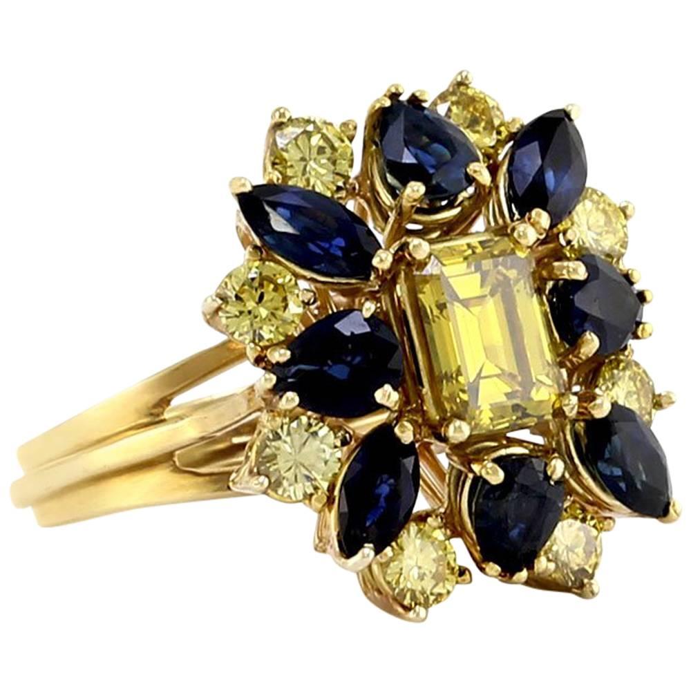 Blue Sapphire Yellow Diamond Gold cluster Ring  For Sale