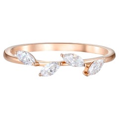 Anello di fidanzamento con moissanite taglio marquise in oro 14k.