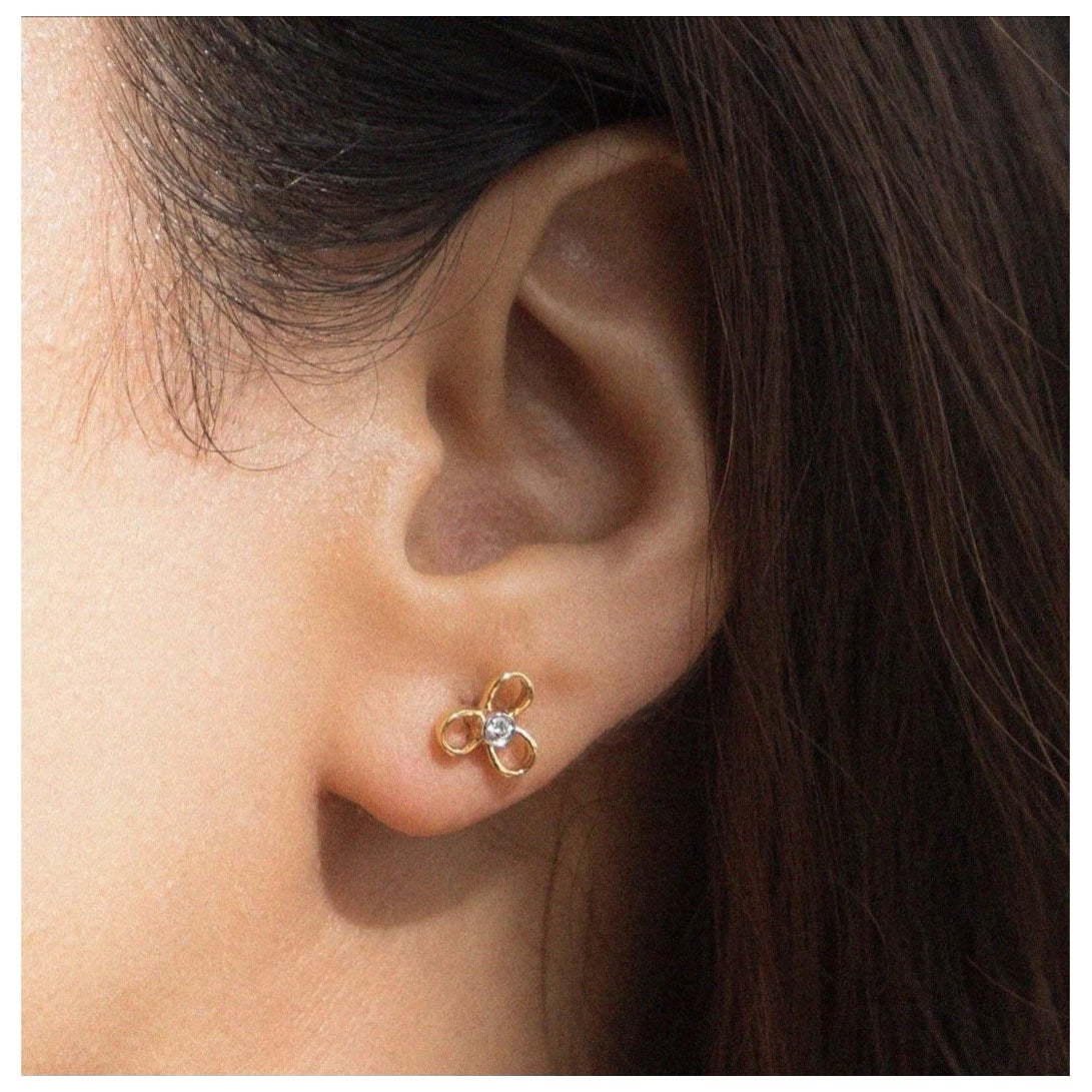 Orecchino a fiore in oro massiccio 14K con diamante naturale Regalo di anniversario
