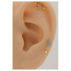 Perforaciones del oído de la estrella de la luna del oro sólido 14K para las mujeres Perforaciones naturales del tornillo del diamante