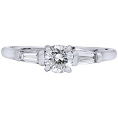 0,40 Quilates Diamante Redondo Corte Brillante 7 Baguette Anillo de Compromiso de Oro Blanco 7