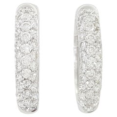Huggies-Ohrringe mit Diamanten