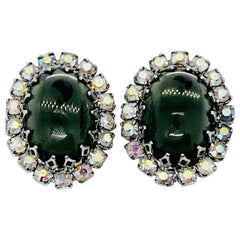 Grünlich-grauer ovaler Dome-Cabochon, Aurora Borealis Halo Clip-Ohrringe