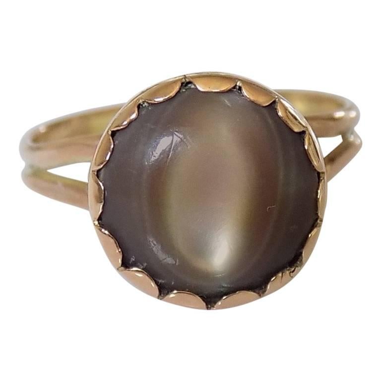 Victorian Cats Eye Mother of Pearl Gold ring