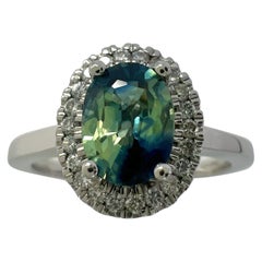 Bague halo en platine, saphir bleu vert et diamant bicolore taille ovale de 1,22 carat