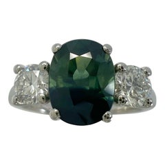 Platinring mit 2,55 Karat tiefblau-grünem, zweifarbigem Saphir und Diamant Platin mit drei Steinen