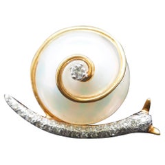 18K Yellow Gold Snail Brooch with Diamonds and Pearl