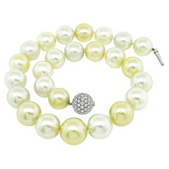 Collana di perle dei mari del sud con 3,00ct di diamanti