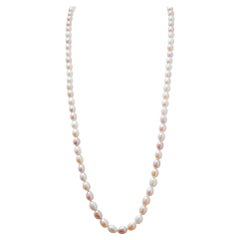 Collana di perle multicolore.