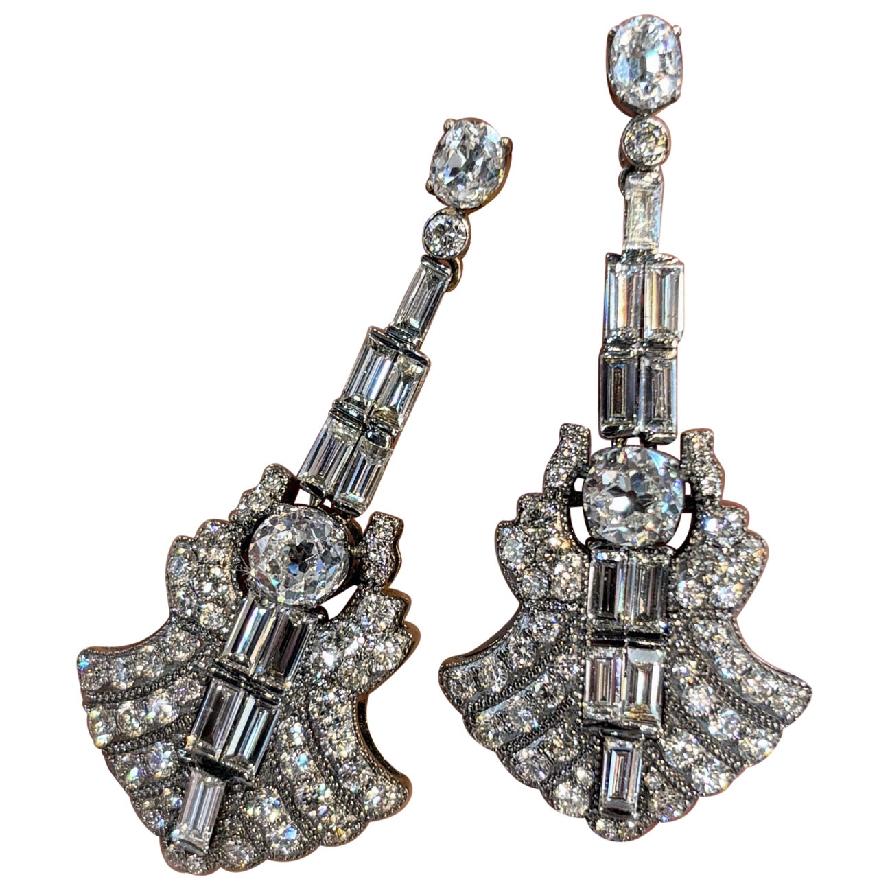 Antique Art Deco 5.34 Carat Diamond 18K Gold Dangle Earring For Sale