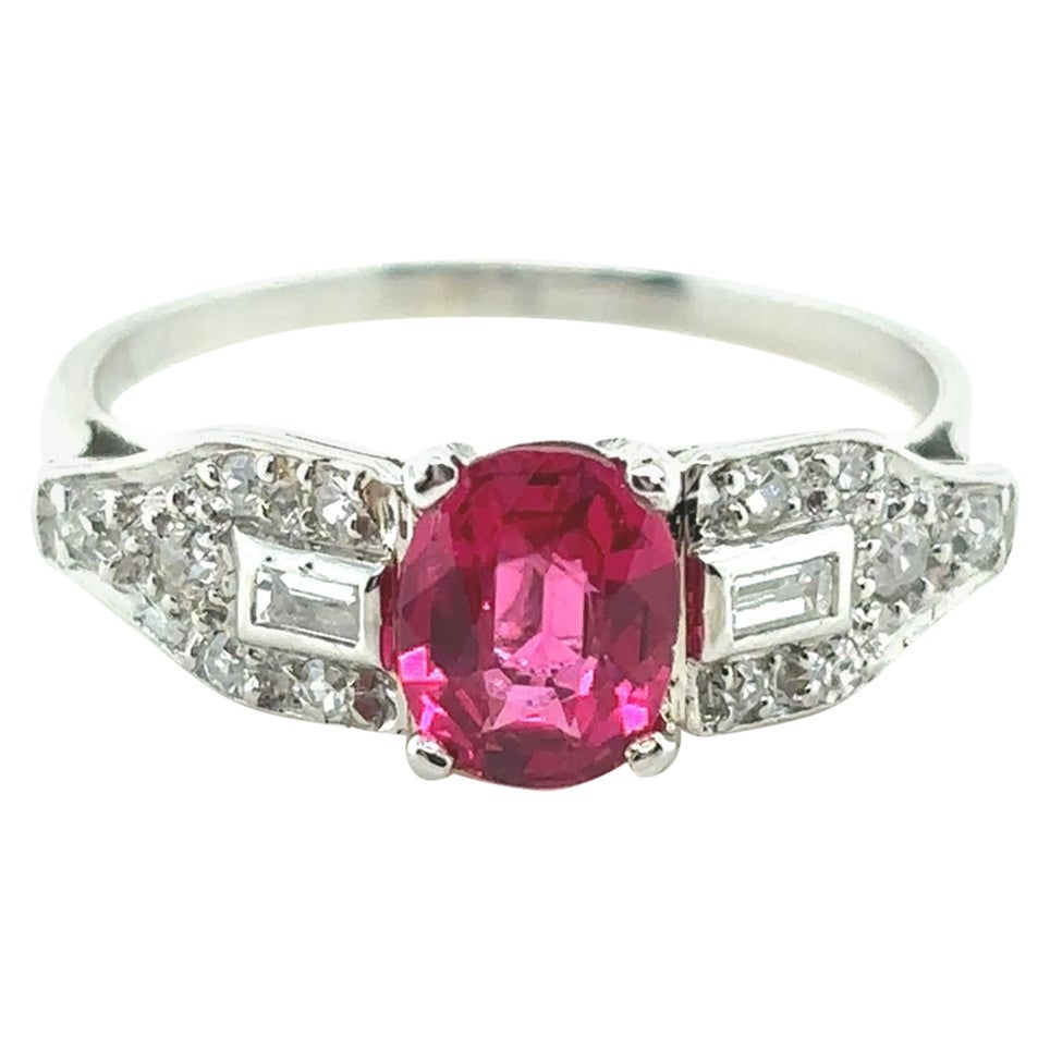 Anello in platino con spinello rosso e diamante da 0,76 carati