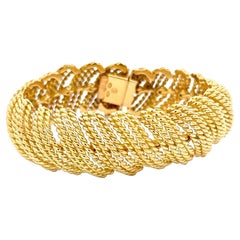 18 Karat Yellow Gold Woven Scallop Link Bracelet 73.5 Grams 7.38 Inches