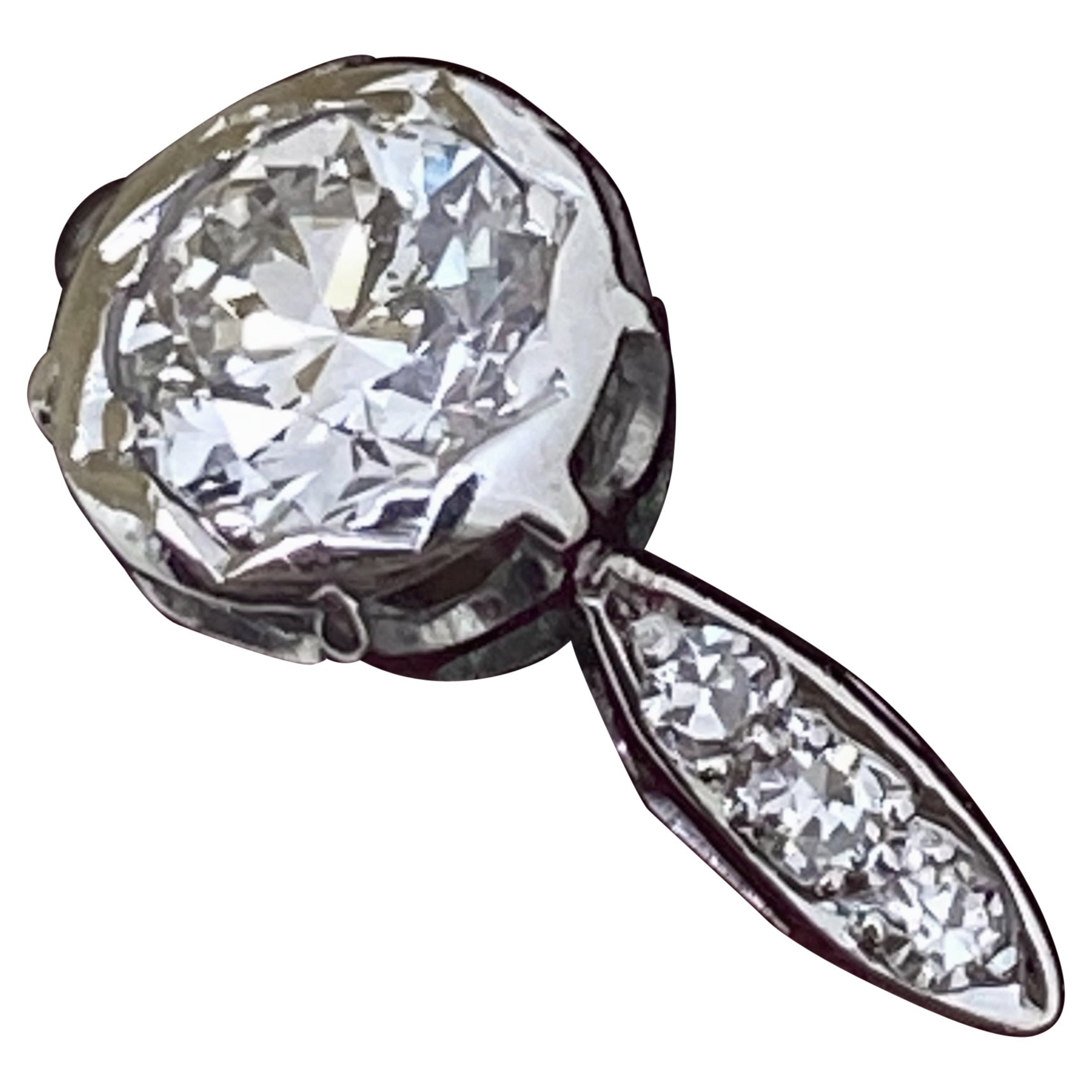 Of timeless Solitaire with Accents design 
this exquisite piece is dating back to 
an Art-Deco period – c1930’s

Centrally set with an Old-European Cut Diamond
of rather impressive 6mm 
of G colour, VS clarity & sun-like brilliance, 
securely set in