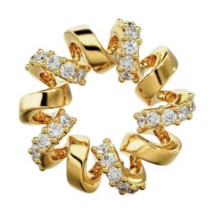 Charm redondo hecho a mano para collar y pulsera de oro de 14 quilates con diamantes.