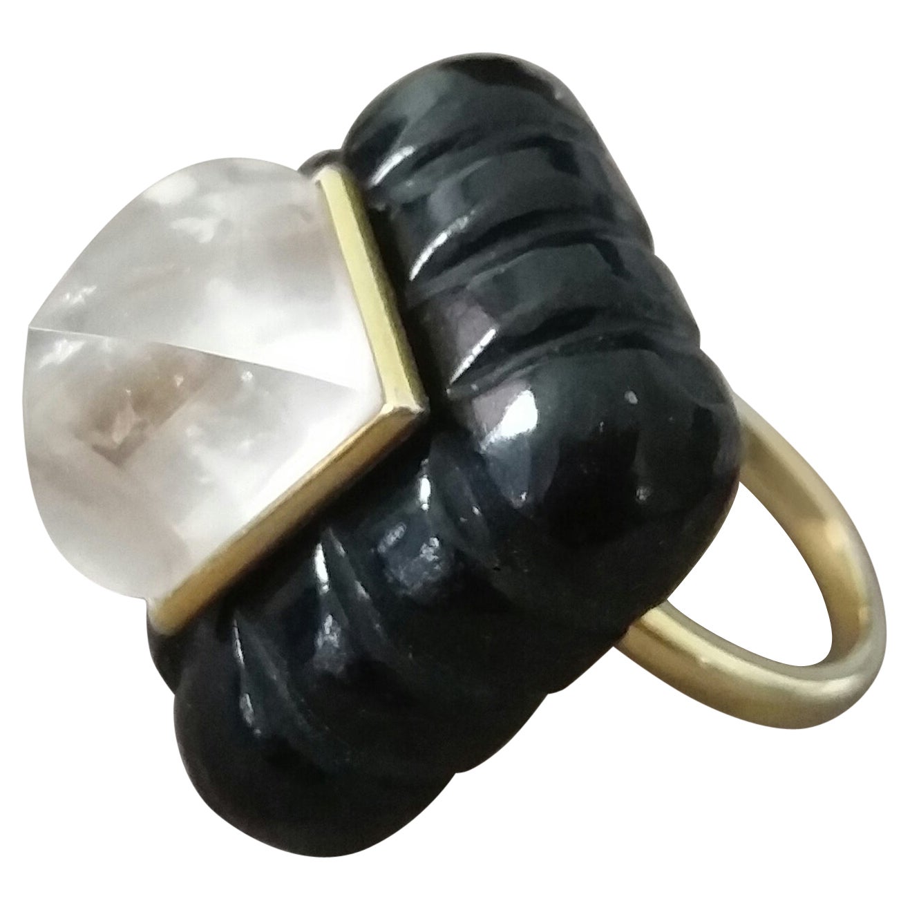 Schwarzer Onyx eingraviert Rechteckige Form Natürliche Quarz Pyramide 14k Solid Gold Ring