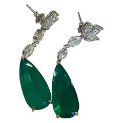 Pendiente de gota de esmeralda verde vivo certificada de 15,48 quilates de Emilio Jewelry