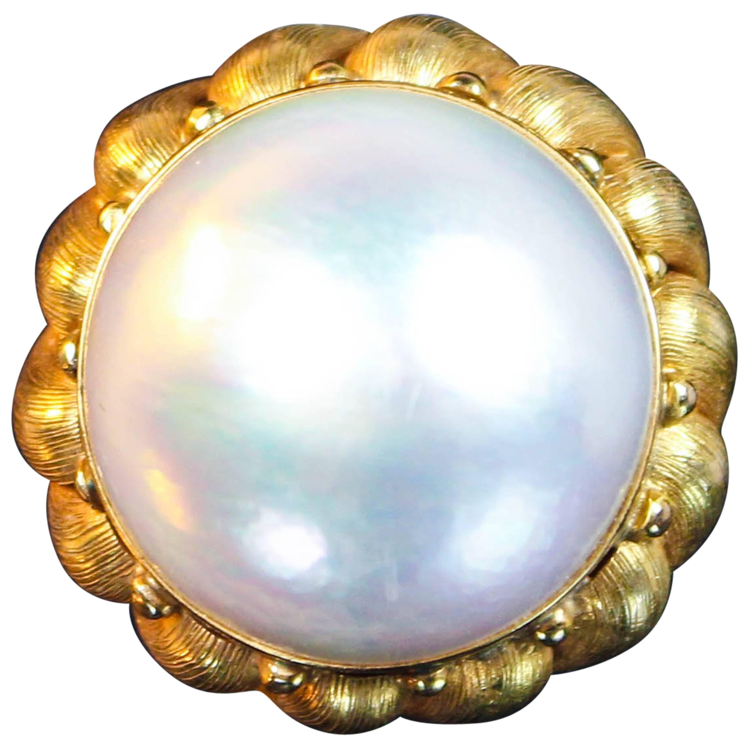 1970s Italian Mabe Pearl and Textured Yellow Gold Ring